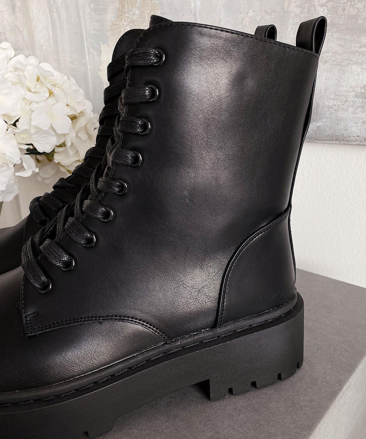 Botas de Combate Negras para Mujeres | Con Plataforma y Cordones