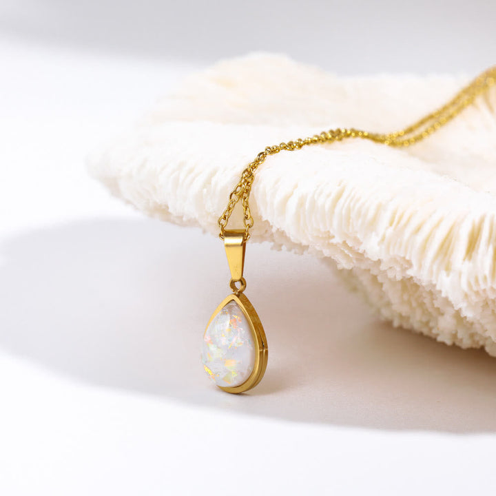 Náhrdelník s přívěskem z kapky přírodního opálu 18K