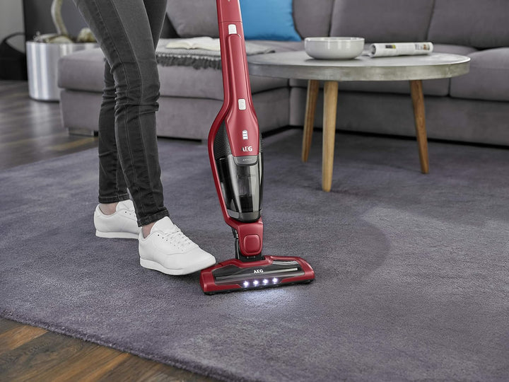 AEG Ergorapido CX7-2-45AN 2in1 Akku-Staubsauger / beutellos / Tierhaardüse / bis zu 45 Min. Laufzeit / freistehend / 180° Drehgelenk / Bürstenreinigungsfunktion / LED-Licht / rot / Exklusiv bei Amazon