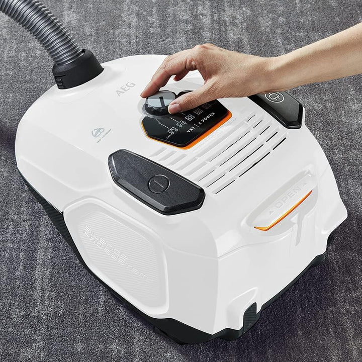AEG VX7-2-IW-S Staubsauger / 360° drehbare Softrder / nur 69 db(A) / inkl. Zusatzdüsen / Ergo-Handgriff / waschbarer Filter / 650 Watt / 12 m Aktionsradius / neue technische Version / wei