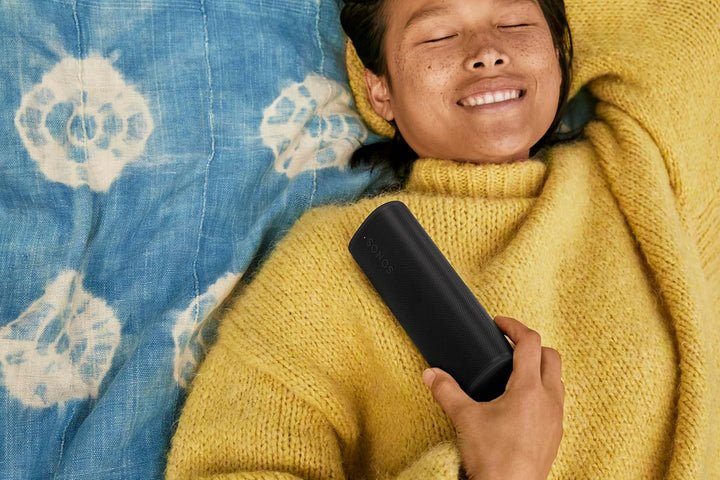 Sonos Roam 2 | Leichter, mobiler und wasserdichter Speaker mit Bluetooth, WLAN, mindestens 10 Stunden Akkulaufzeit und Voice Control für drinnen und draußen - Weiß