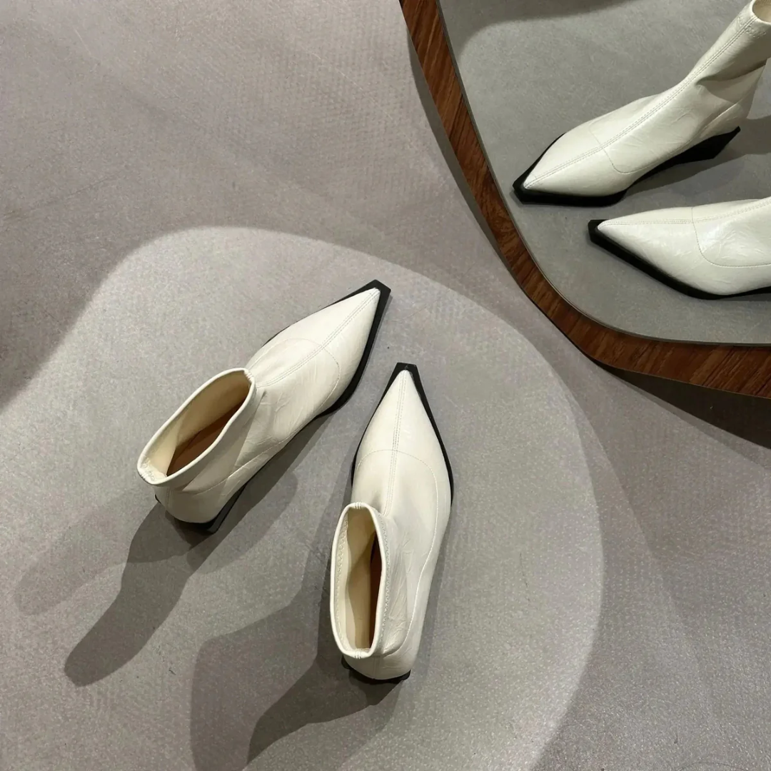 Botas de Tobillo de Punta Fina para Mujeres | Cuero Elegante
