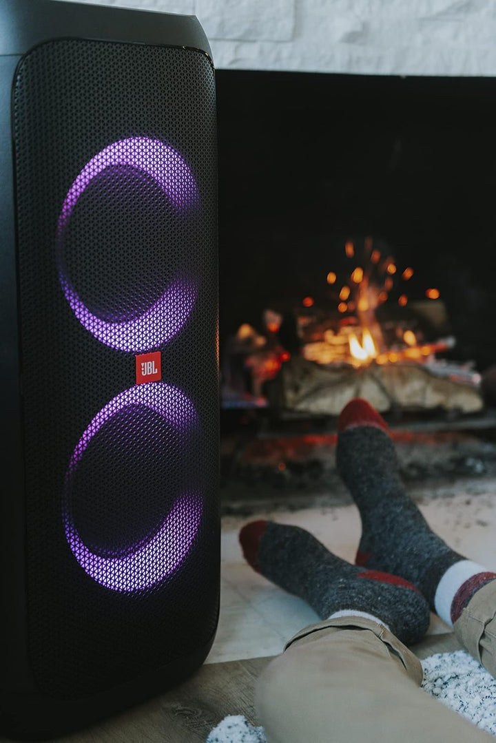JBL PartyBox 710 - Schwarz – Trag - und rollbarer Bluetooth Party-Lautsprecher mit Lichteffekten – Spritzwassergeschützte, mobile Musikbox