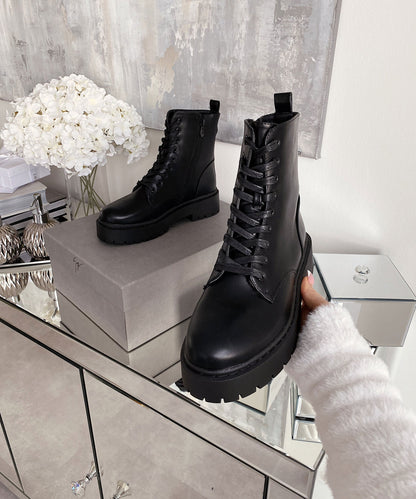 Botas de Combate Negras para Mujeres | Con Plataforma y Cordones