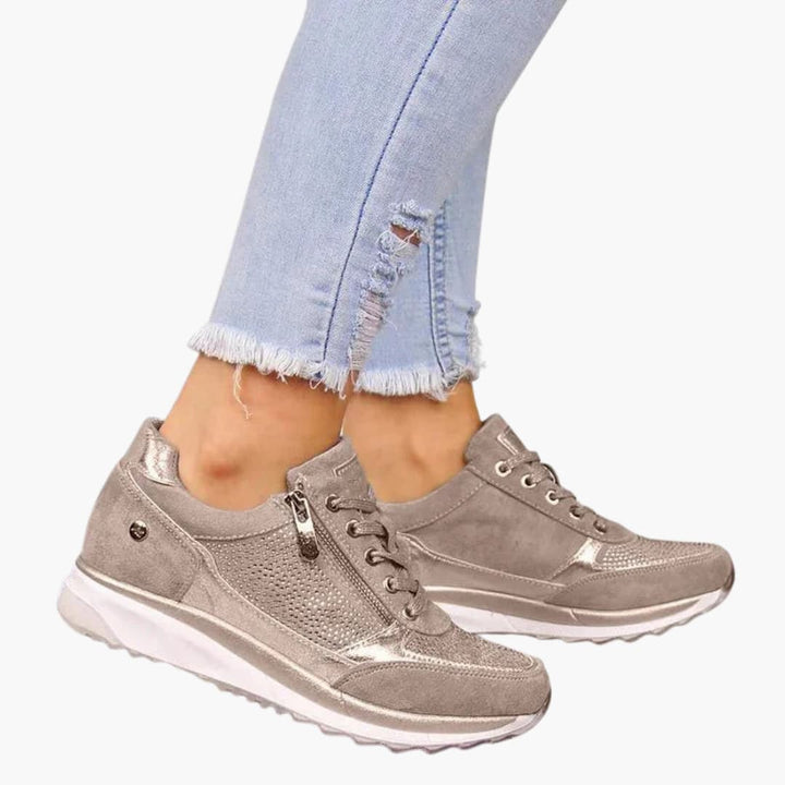 Damen-Sneaker mit Schnürsenkeln, seitlichem Reißverschluss und profilierter Sohle