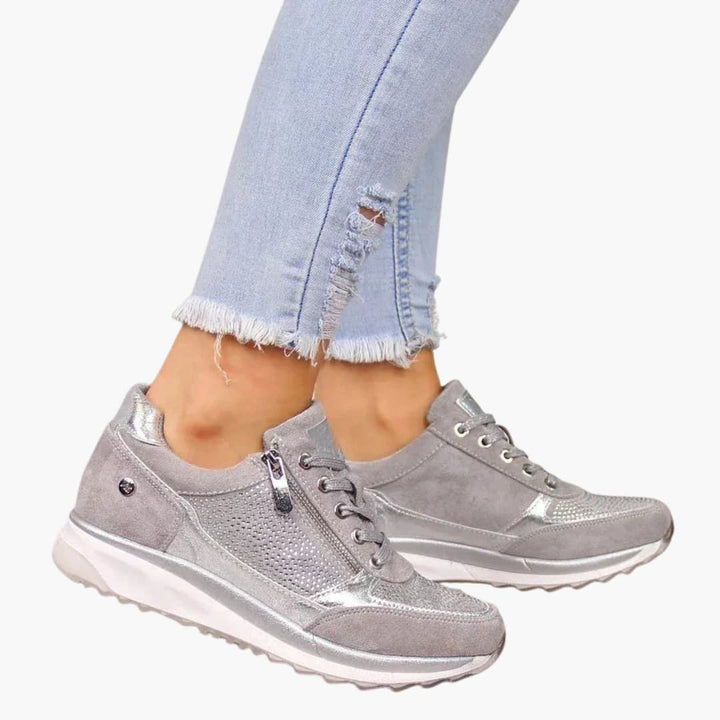 Damen-Sneaker mit Schnürsenkeln, seitlichem Reißverschluss und profilierter Sohle