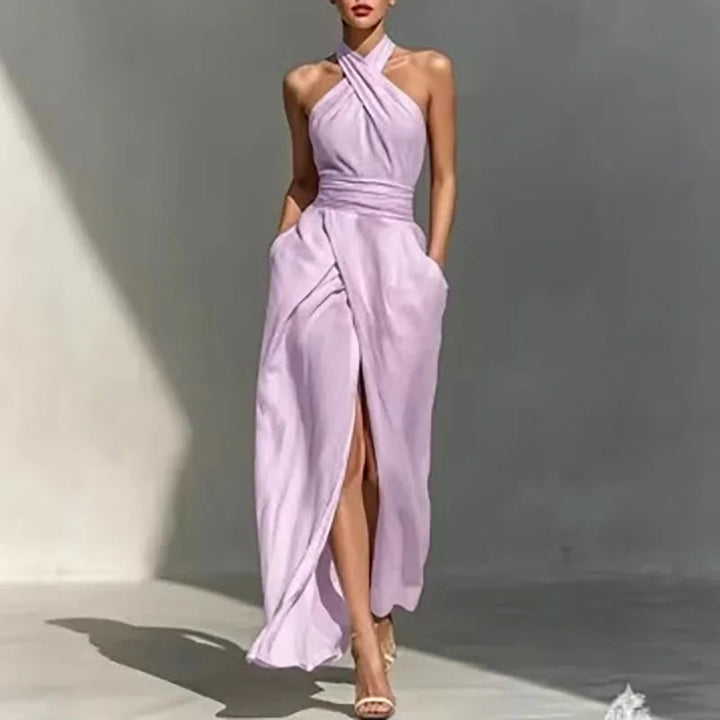 Dlouhé maxi šaty s překříženým halter výstřihem a předním rozparkem – elegantní design s bočními kapsami a lehkou látkou