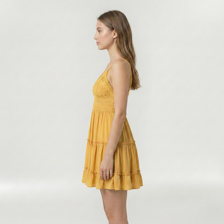 Vestito corto con spalline e volant da donna