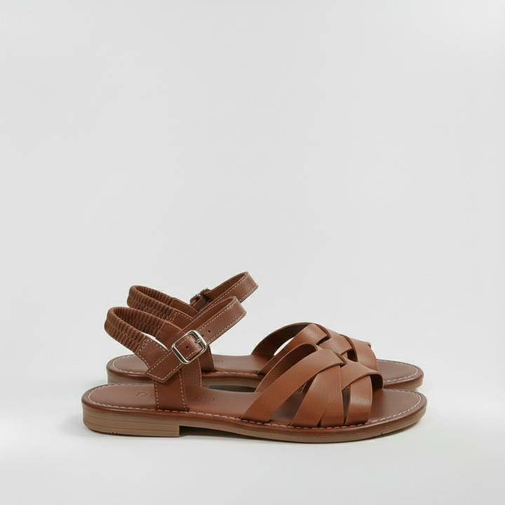 Flache Damensandalen mit breiten Riemen für den Sommer