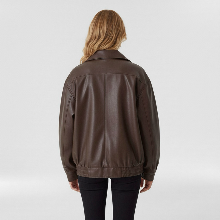 Giacca ampia in pelle sintetica per donna, ideale da indossare quotidianamente con uno stile informale.