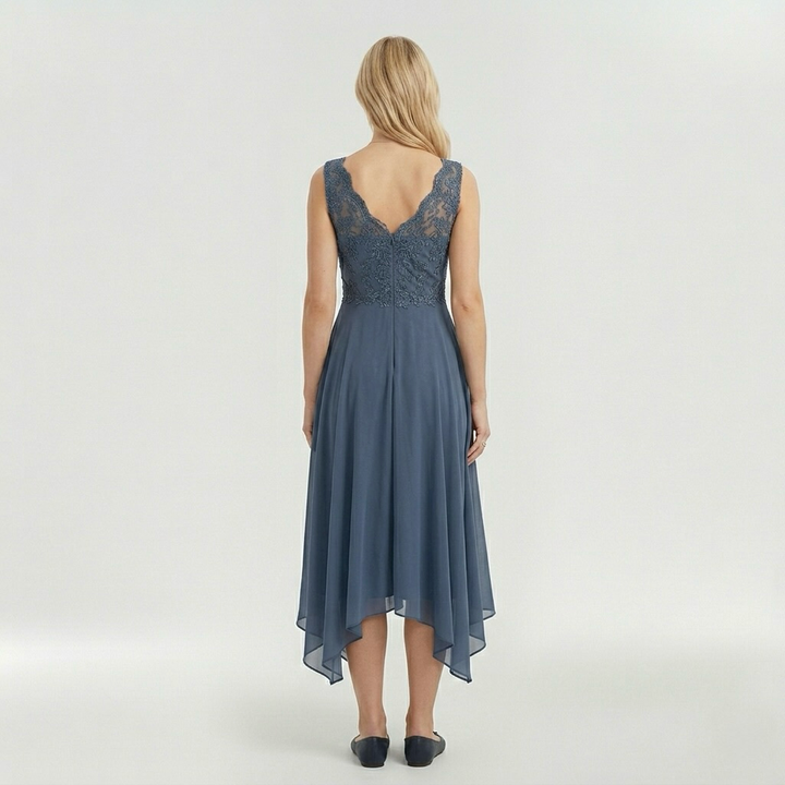 Εlegant βραδινό φόρεμα για γυναίκα με ασύμμετρη φούστα