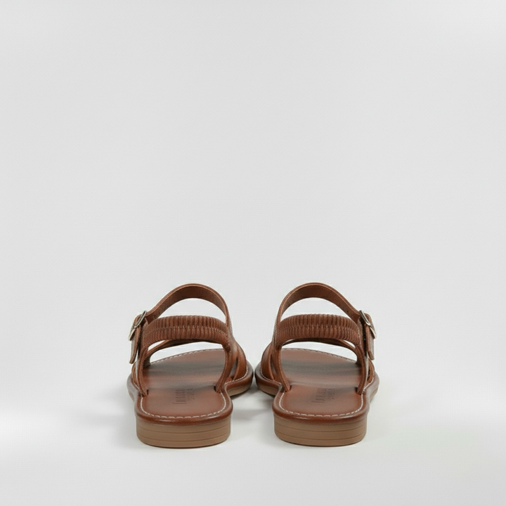 Flache Damensandalen mit breiten Riemen für den Sommer