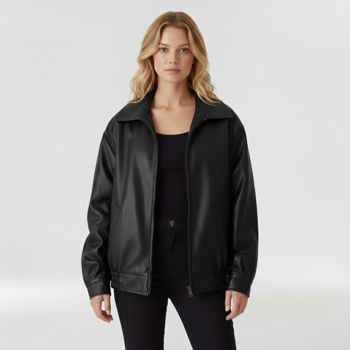 Giacca ampia in pelle sintetica per donna, ideale da indossare quotidianamente con uno stile informale.