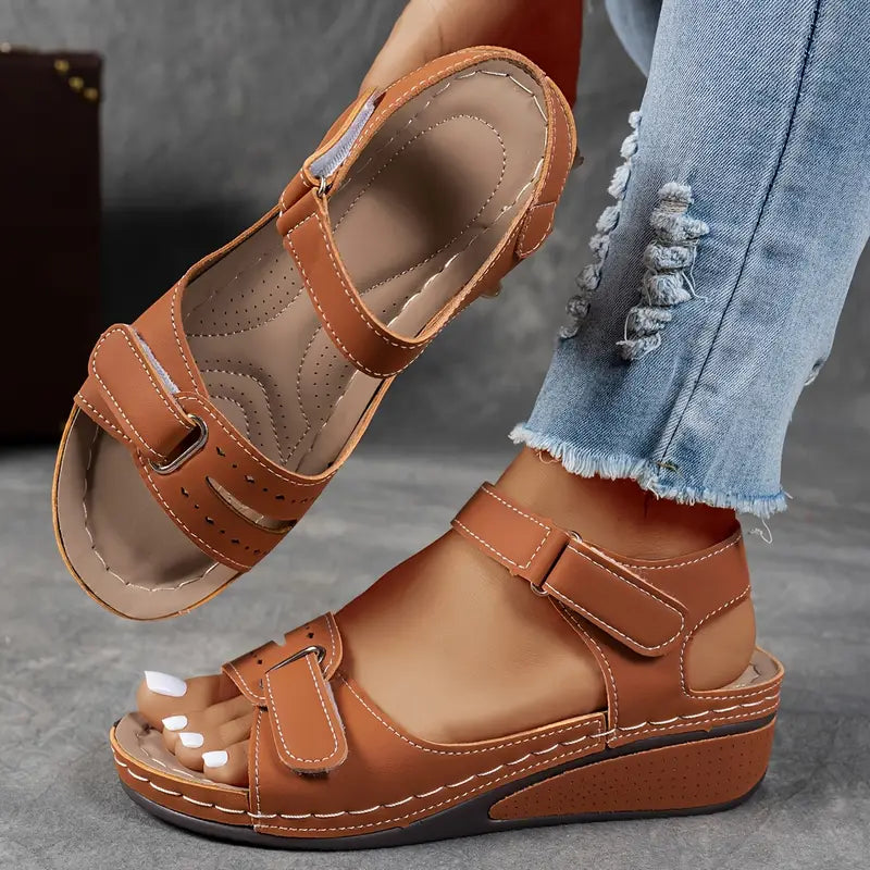 Theresa | Damensandalen mit offener Spitze, Knöchelriemen und Plateausohle