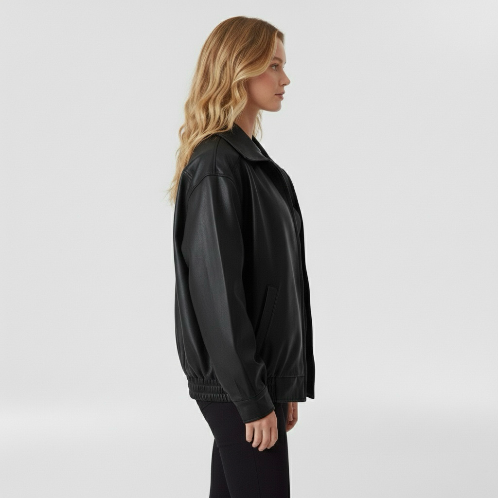 Giacca ampia in pelle sintetica per donna, ideale da indossare quotidianamente con uno stile informale.