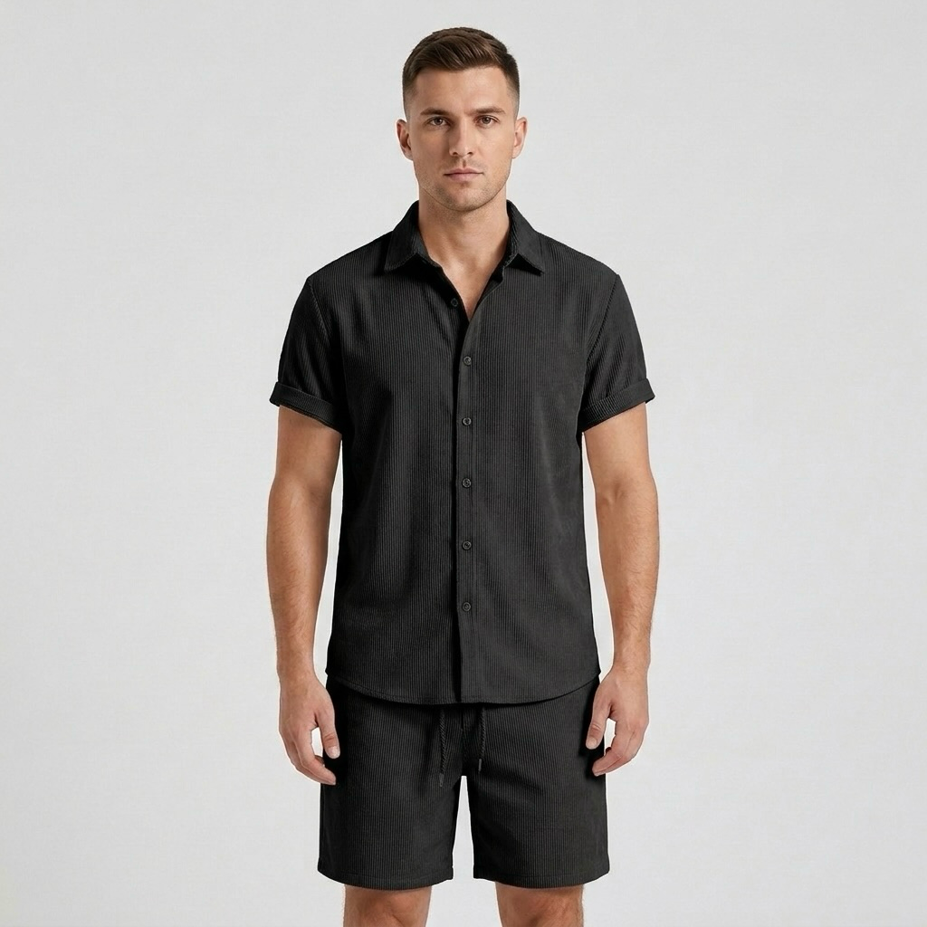 Completo estivo da uomo con camicia a maniche corte e pantaloncini