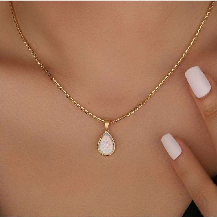Náhrdelník s přívěskem z kapky přírodního opálu 18K
