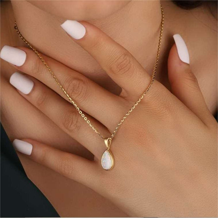 Náhrdelník s přívěskem z kapky přírodního opálu 18K