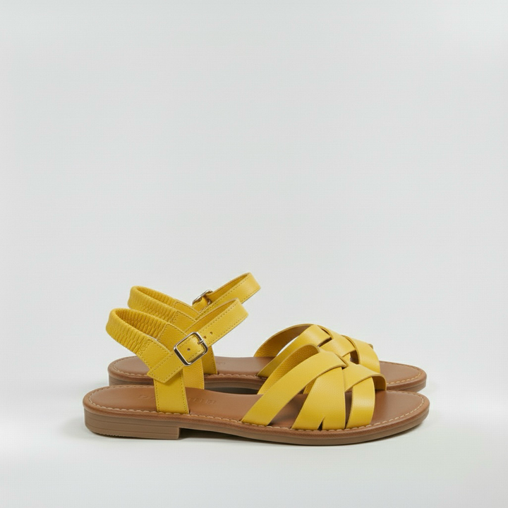 Flache Damensandalen mit breiten Riemen für den Sommer
