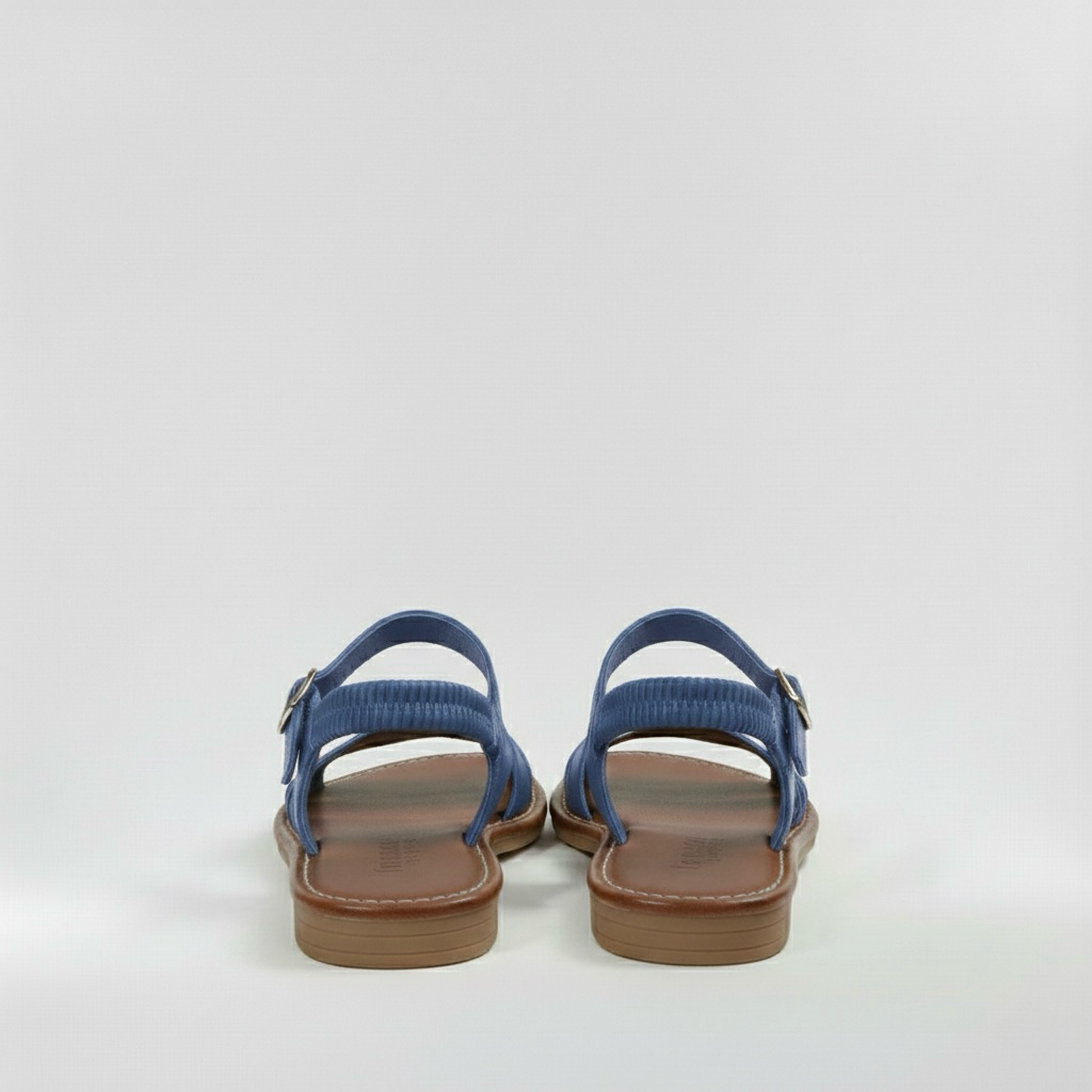 Flache Damensandalen mit breiten Riemen für den Sommer