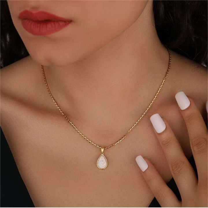 Náhrdelník s přívěskem z kapky přírodního opálu 18K