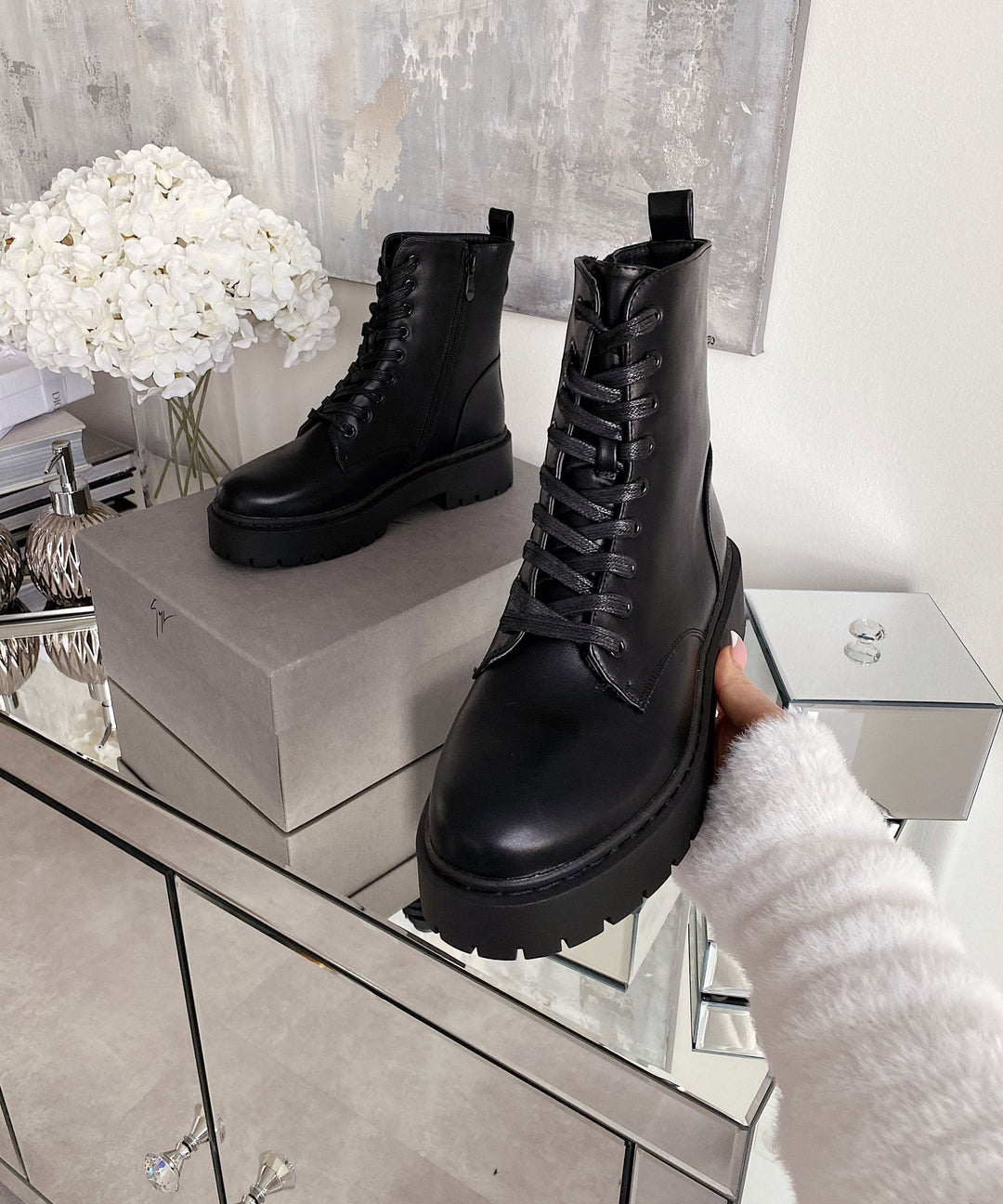 Schwarze Kampfstiefel für Damen | Mit Plateau und Schnürsenkeln