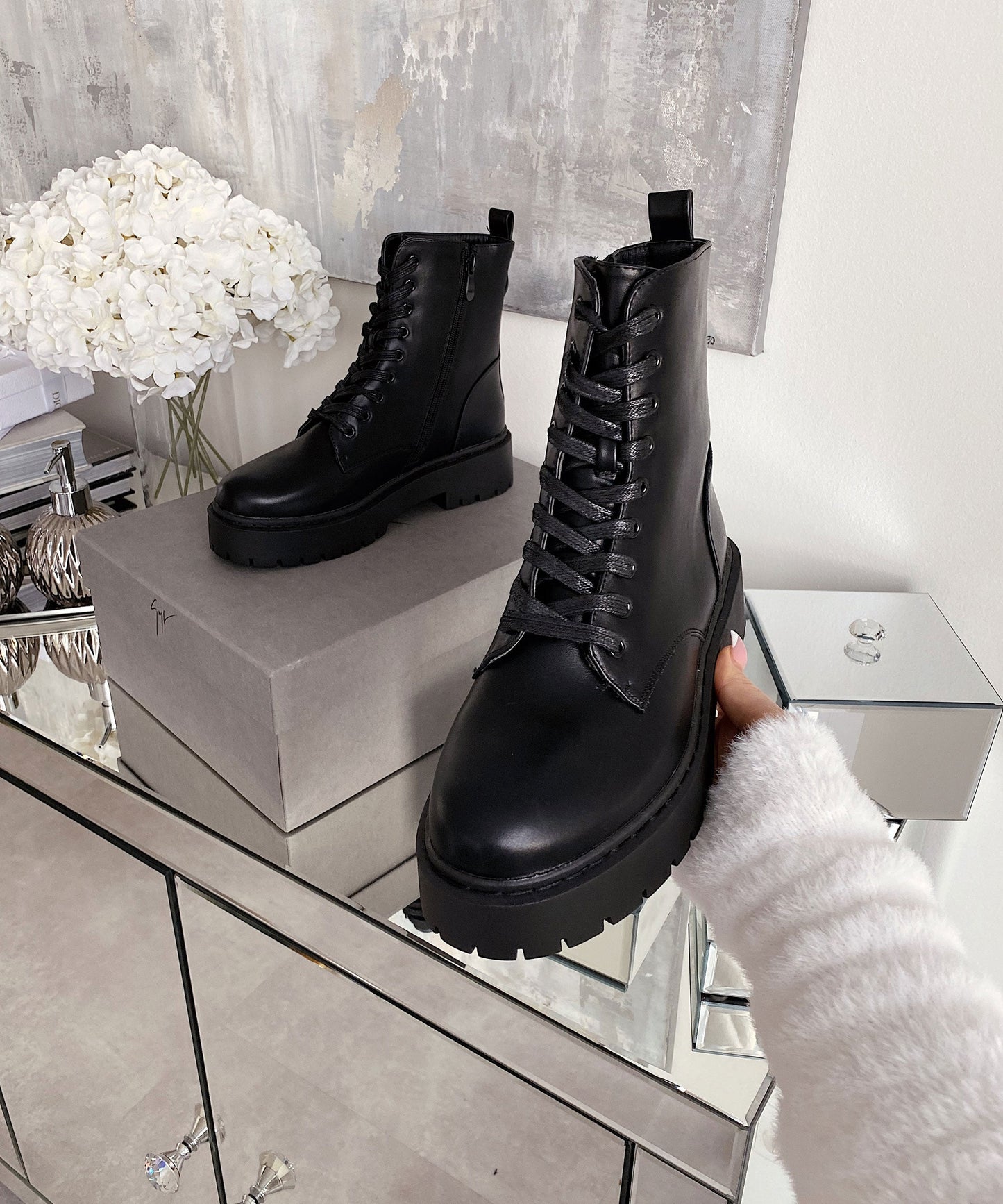 Botas de Combate Negras para Mujeres | Con Plataforma y Cordones