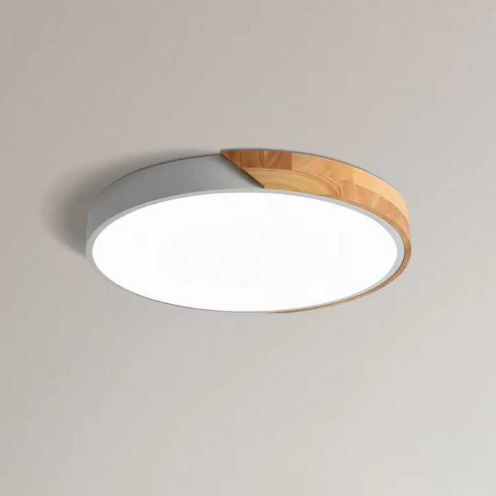 Deckenleuchte mit skandinavischem Design aus Holz und LED