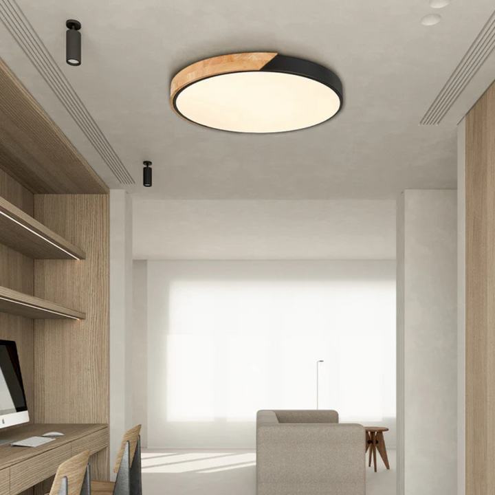 Deckenleuchte mit skandinavischem Design aus Holz und LED