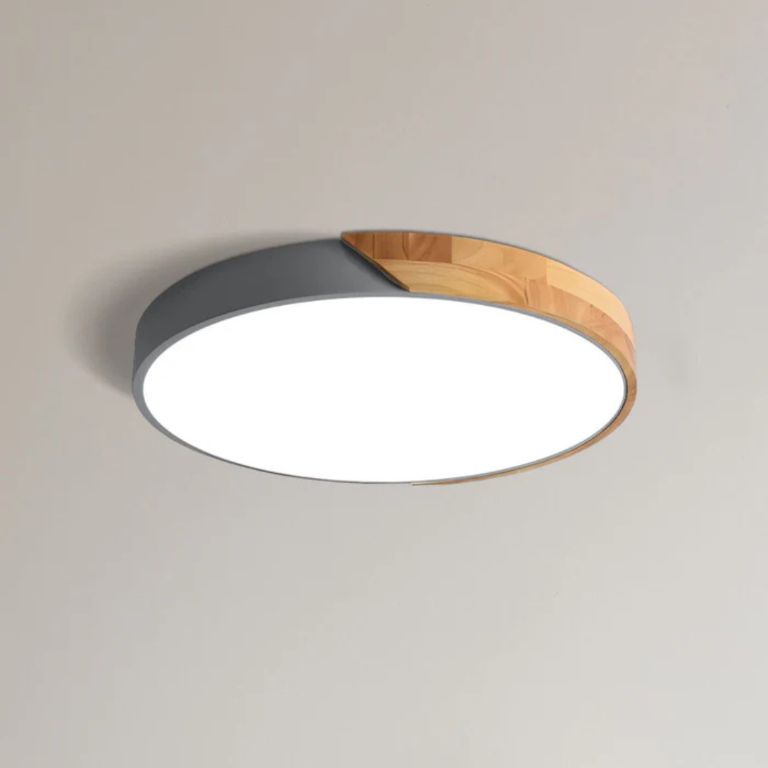Deckenleuchte mit skandinavischem Design aus Holz und LED