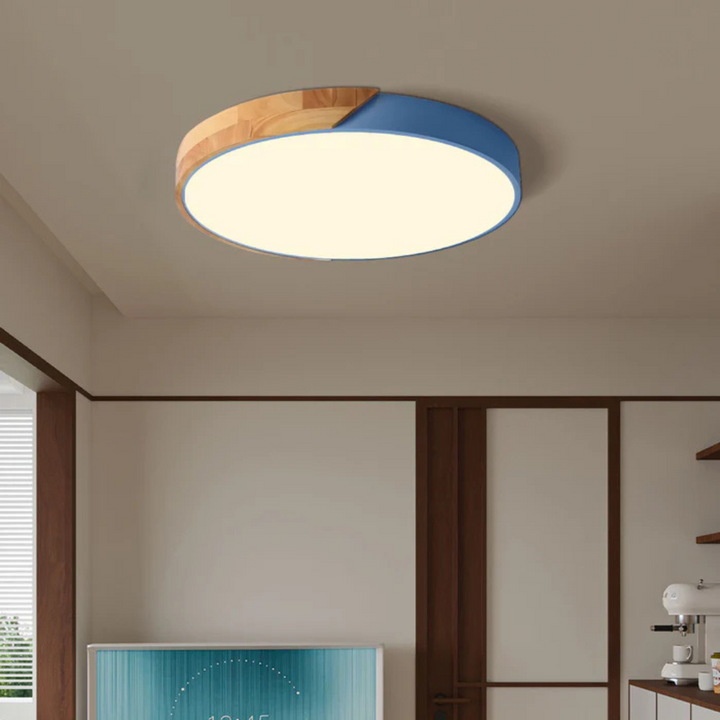 Deckenleuchte mit skandinavischem Design aus Holz und LED