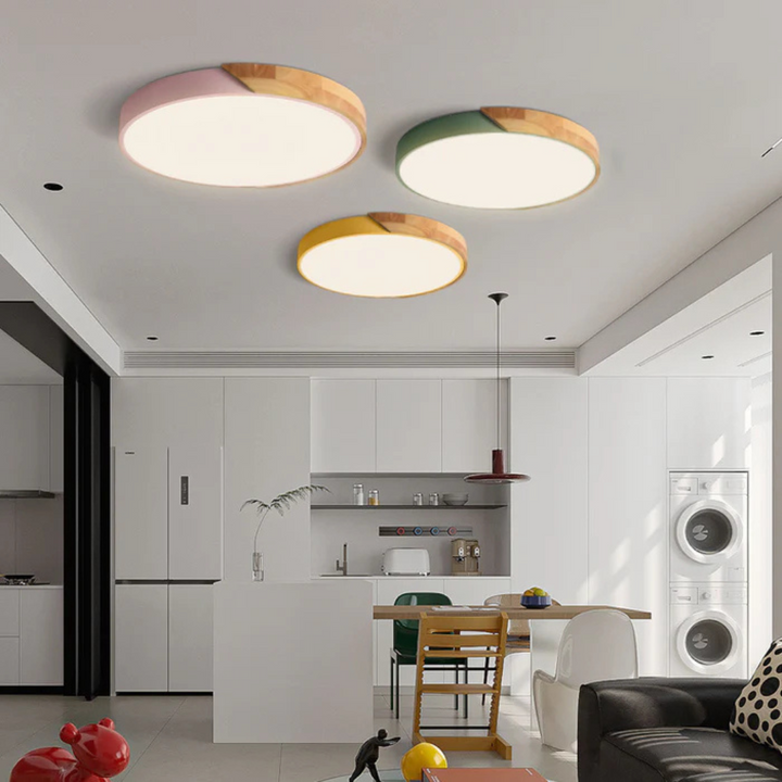 Deckenleuchte mit skandinavischem Design aus Holz und LED