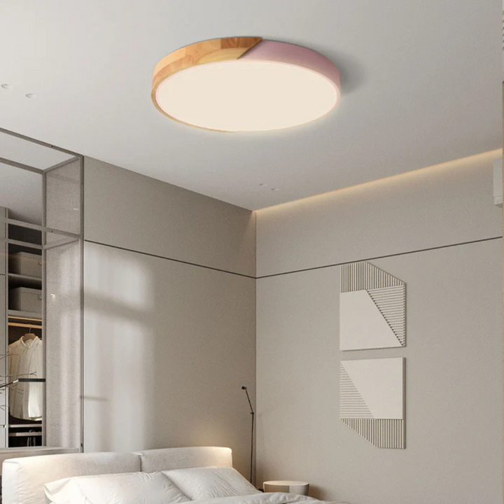 Deckenleuchte mit skandinavischem Design aus Holz und LED