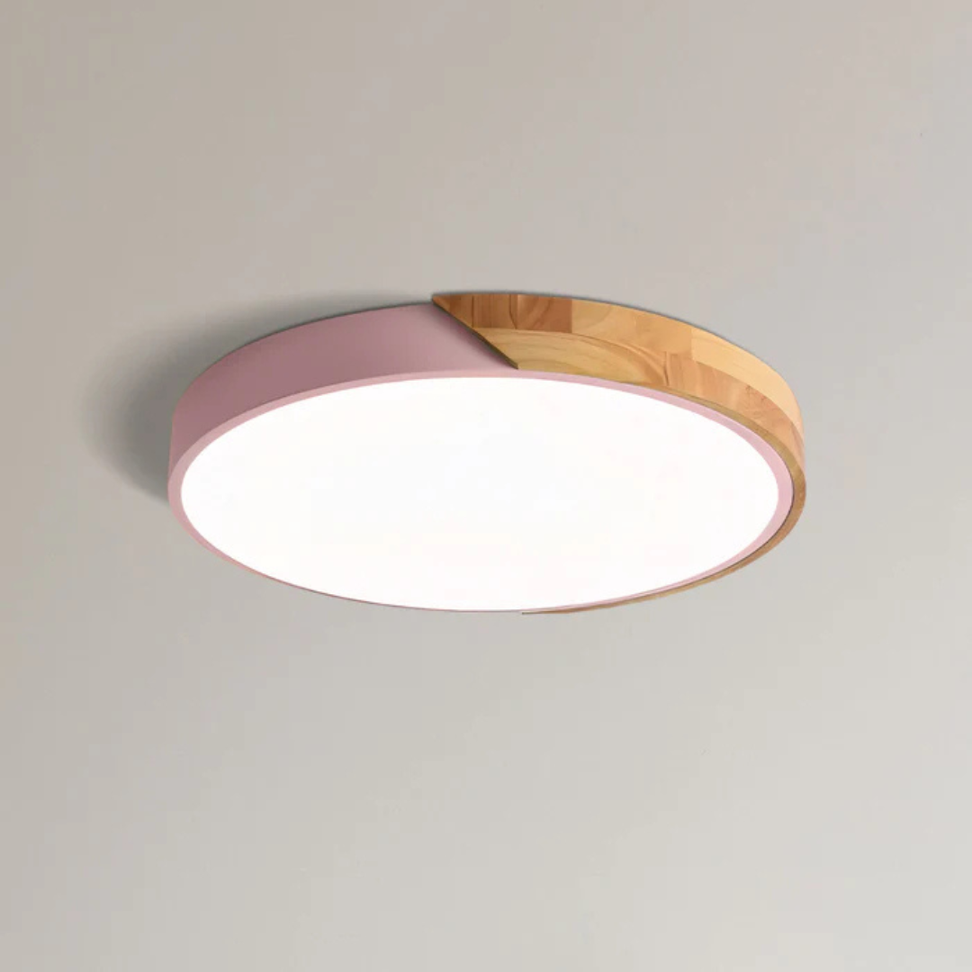 Deckenleuchte mit skandinavischem Design aus Holz und LED