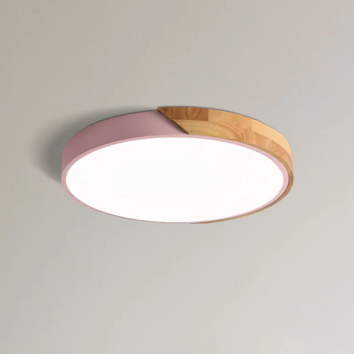Deckenleuchte mit skandinavischem Design aus Holz und LED