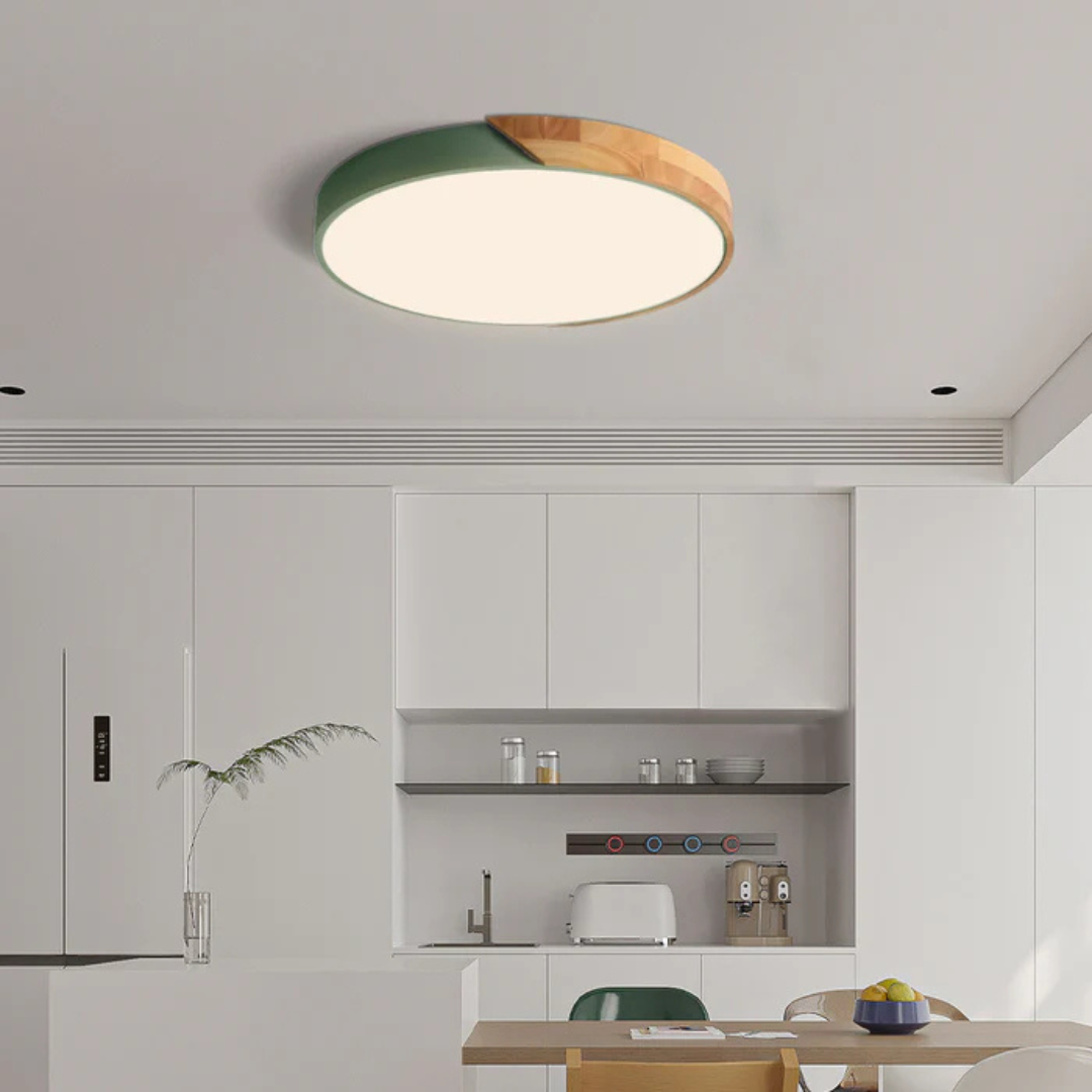 Deckenleuchte mit skandinavischem Design aus Holz und LED