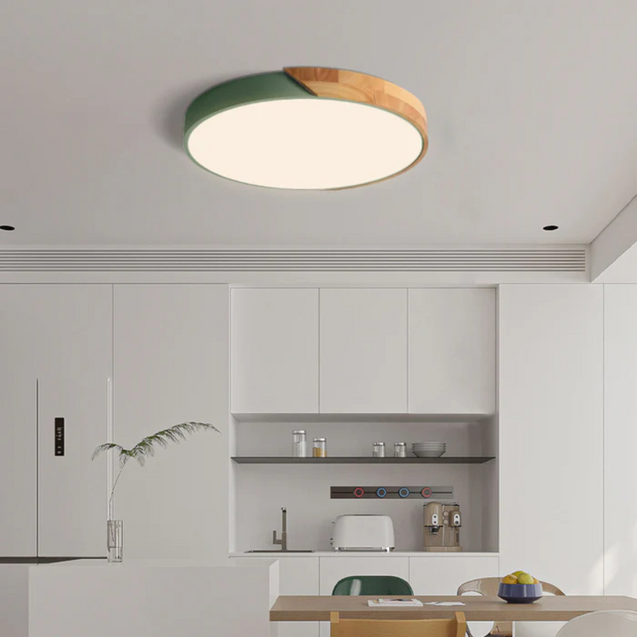 Deckenleuchte mit skandinavischem Design aus Holz und LED