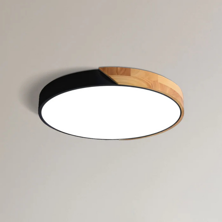 Deckenleuchte mit skandinavischem Design aus Holz und LED