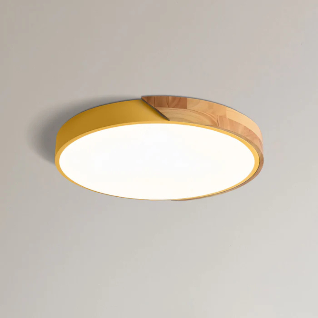 Deckenleuchte mit skandinavischem Design aus Holz und LED