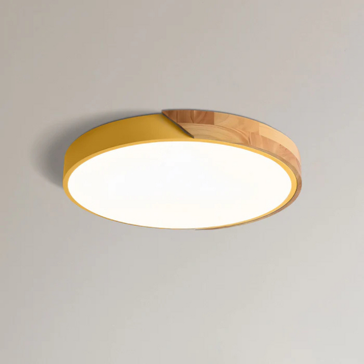 Deckenleuchte mit skandinavischem Design aus Holz und LED